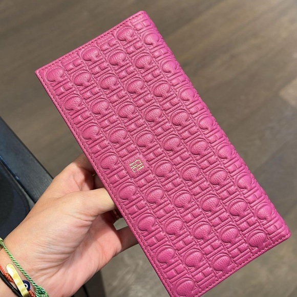 New Carolina Herrera Pink Embossed Women's Wallet - Picture 1 of 2